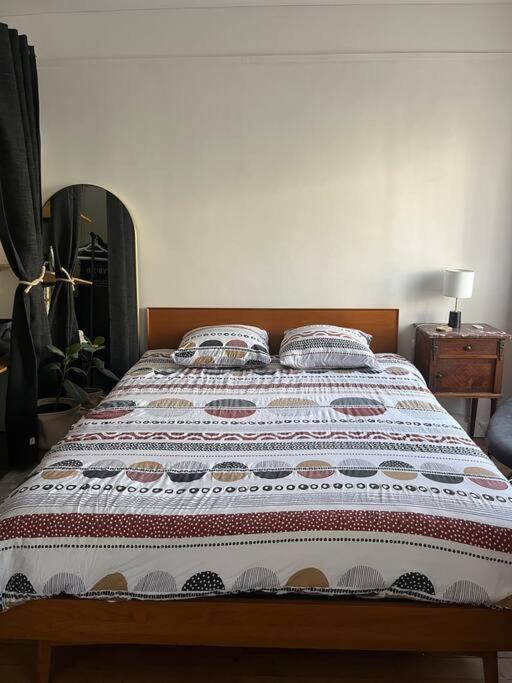 Charmant Appartement Proche Paris Сент-Уен Екстериор снимка