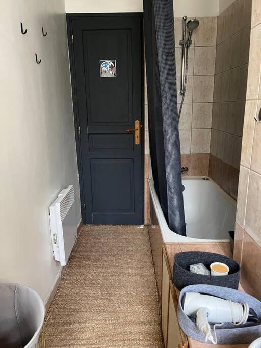 Charmant Appartement Proche Paris Сент-Уен Екстериор снимка